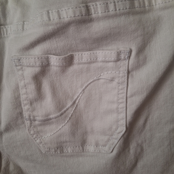 Lane Bryant Rolled Cuff Bermuda Shorts Size-16 - Picture 7 of 9